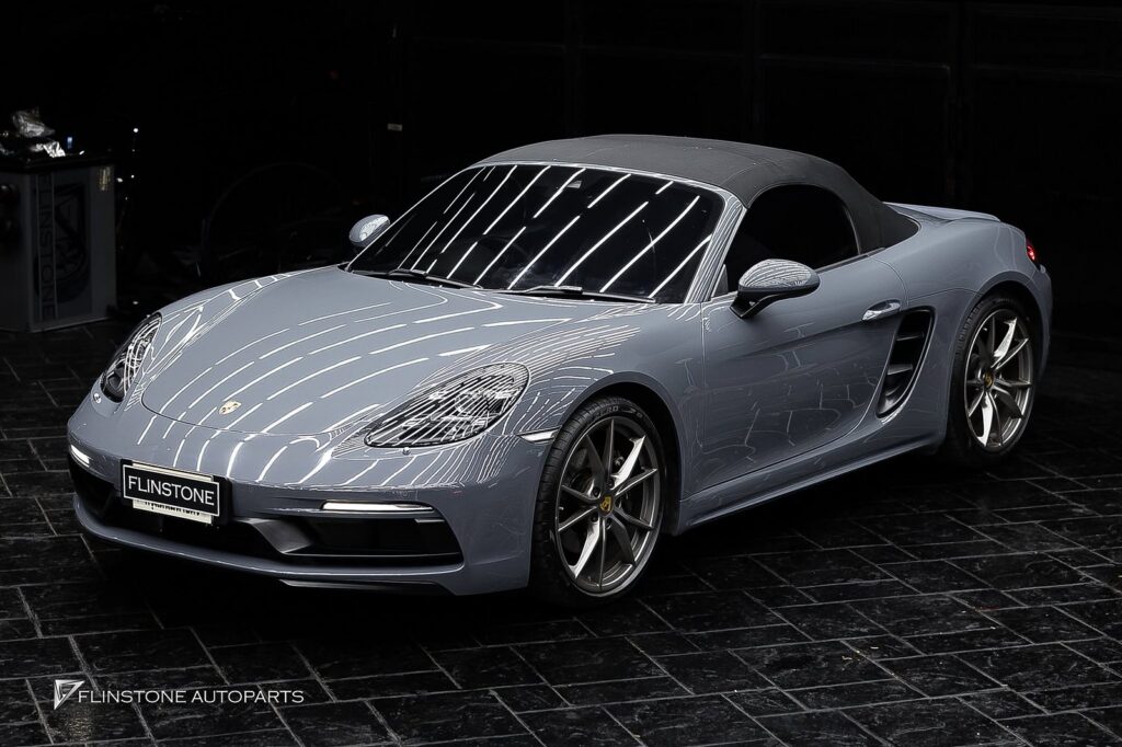 PORSCHE 718 Cayman เลือกติดตั้งแปเกรดชุดด้านหน้าเป็นแบบ Sport De