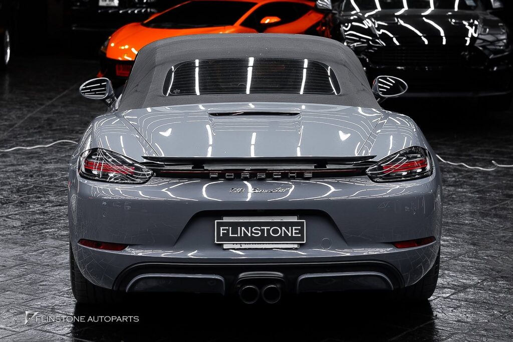 PORSCHE 718 Cayman เลือกติดตั้งแปเกรดชุดด้านหน้าเป็นแบบ Sport De