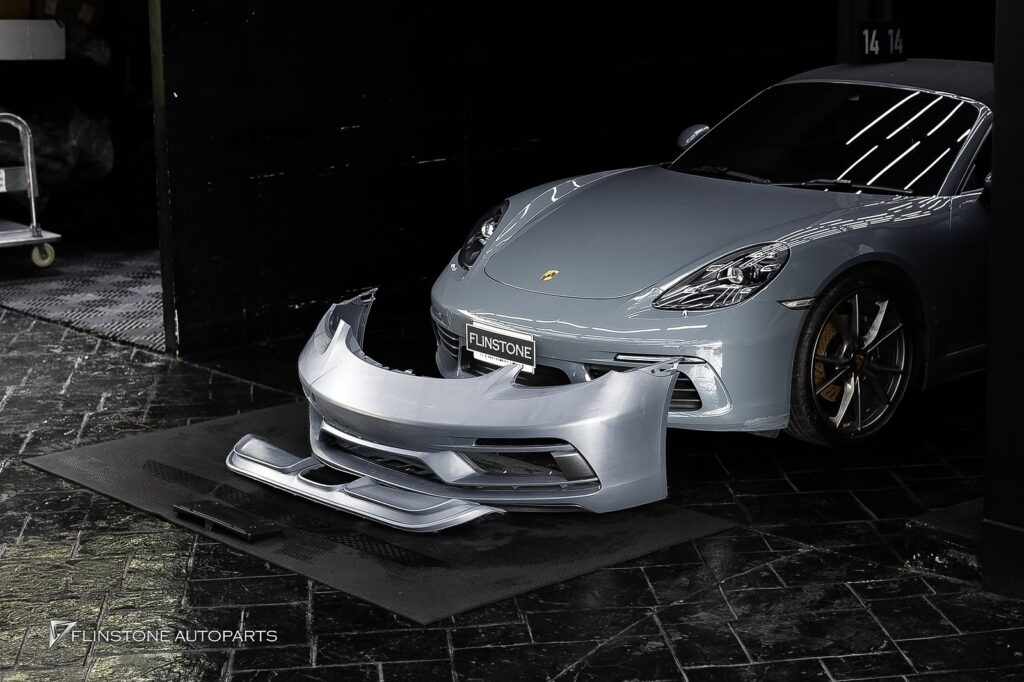 PORSCHE 718 Cayman เลือกติดตั้งแปเกรดชุดด้านหน้าเป็นแบบ Sport De