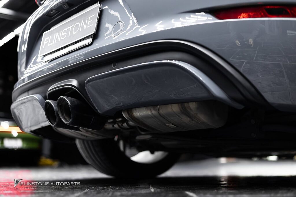 PORSCHE 718 Cayman เลือกติดตั้งแปเกรดชุดด้านหน้าเป็นแบบ Sport De