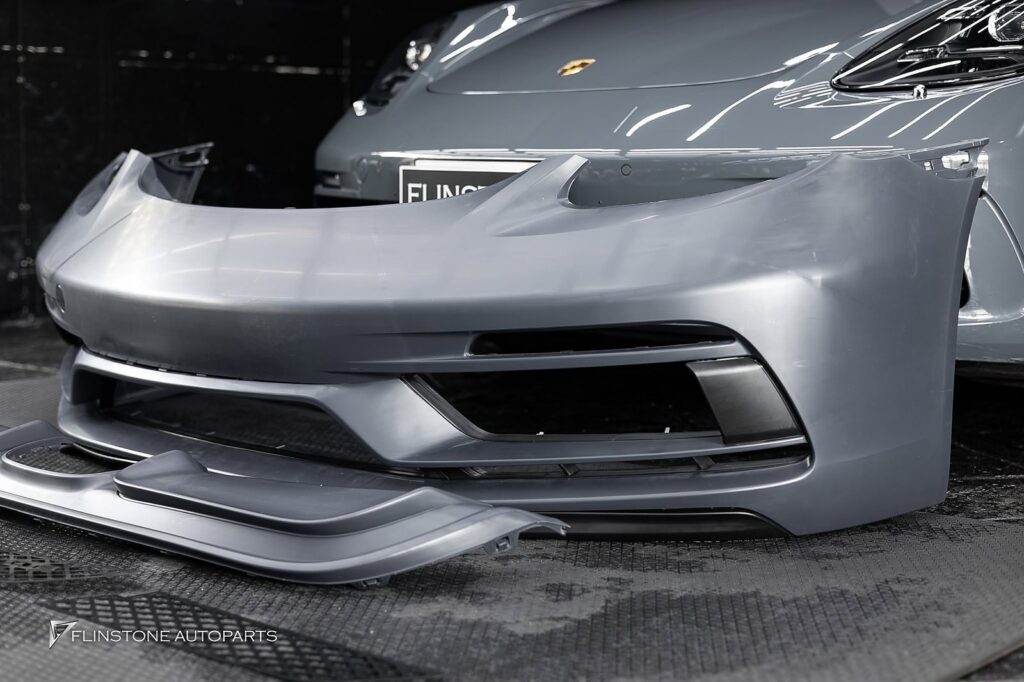 PORSCHE 718 Cayman เลือกติดตั้งแปเกรดชุดด้านหน้าเป็นแบบ Sport De