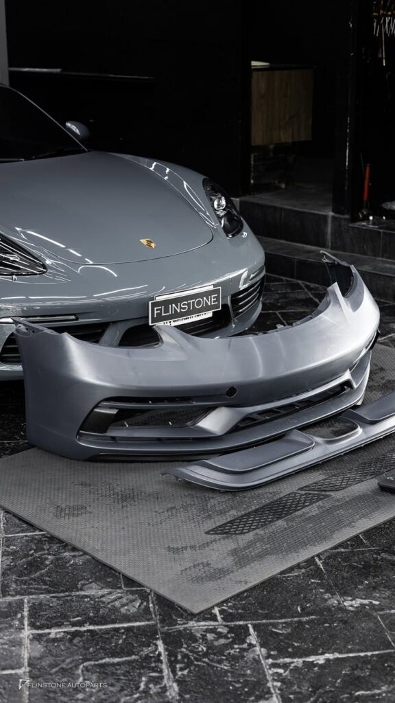 PORSCHE 718 Cayman เลือกติดตั้งแปเกรดชุดด้านหน้าเป็นแบบ Sport De