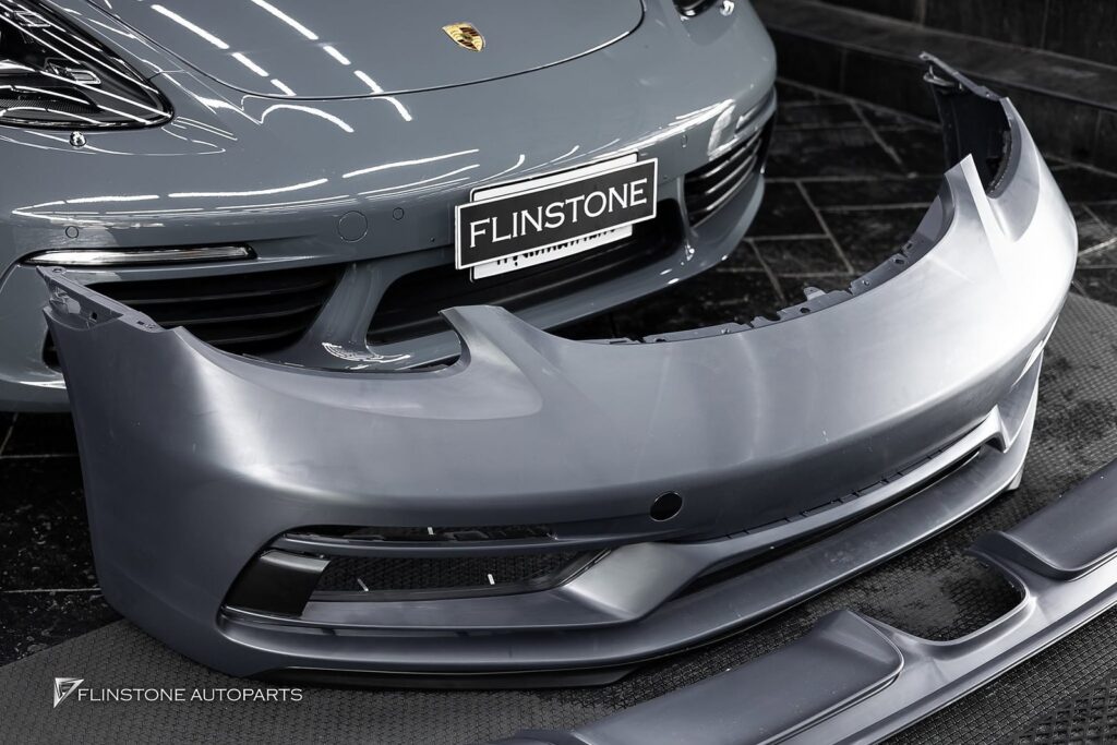 PORSCHE 718 Cayman เลือกติดตั้งแปเกรดชุดด้านหน้าเป็นแบบ Sport De