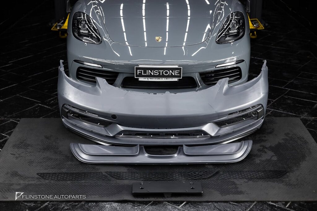 PORSCHE 718 Cayman เลือกติดตั้งแปเกรดชุดด้านหน้าเป็นแบบ Sport De