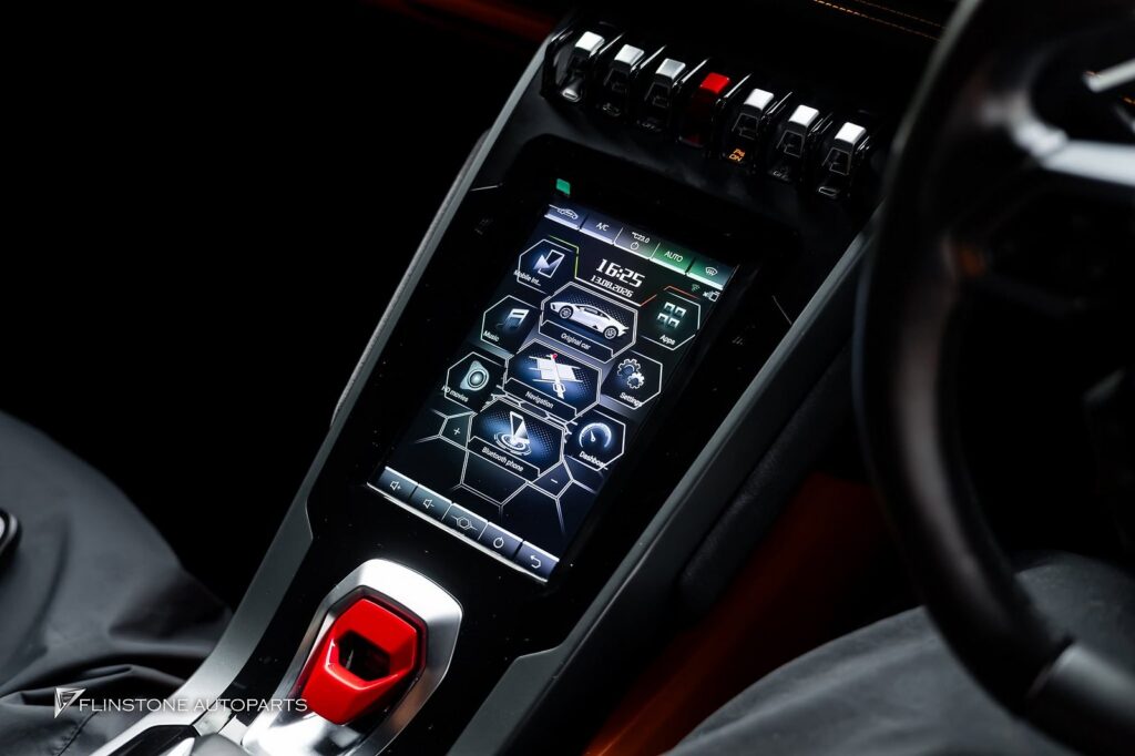 Lamborghini Huracan เปลี่ยนคอนโซลกลางให้ทันสมัย จอทัชสกรีนคมชัดระดับ HD ตอบสนองไว ใช