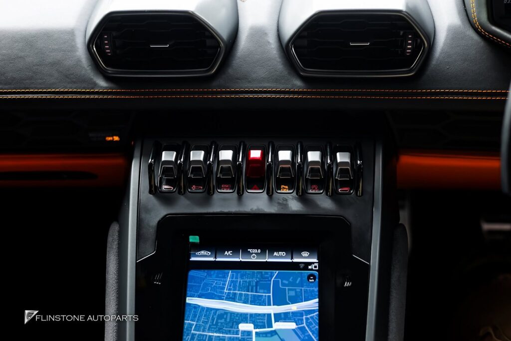 Lamborghini Huracan เปลี่ยนคอนโซลกลางให้ทันสมัย จอทัชสกรีนคมชัดระดับ HD ตอบสนองไว ใช