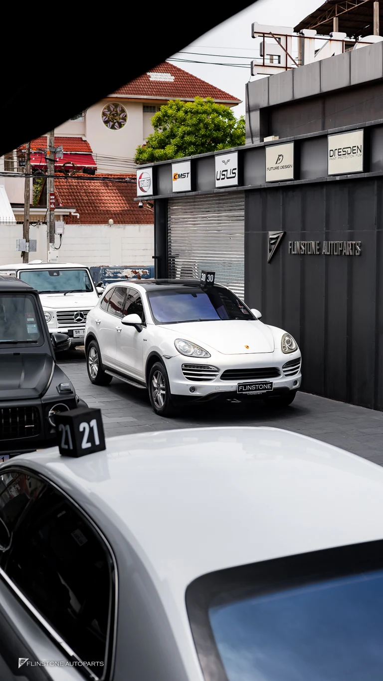 Porsche Cayenne 958 first-class infotainment screen upgrade