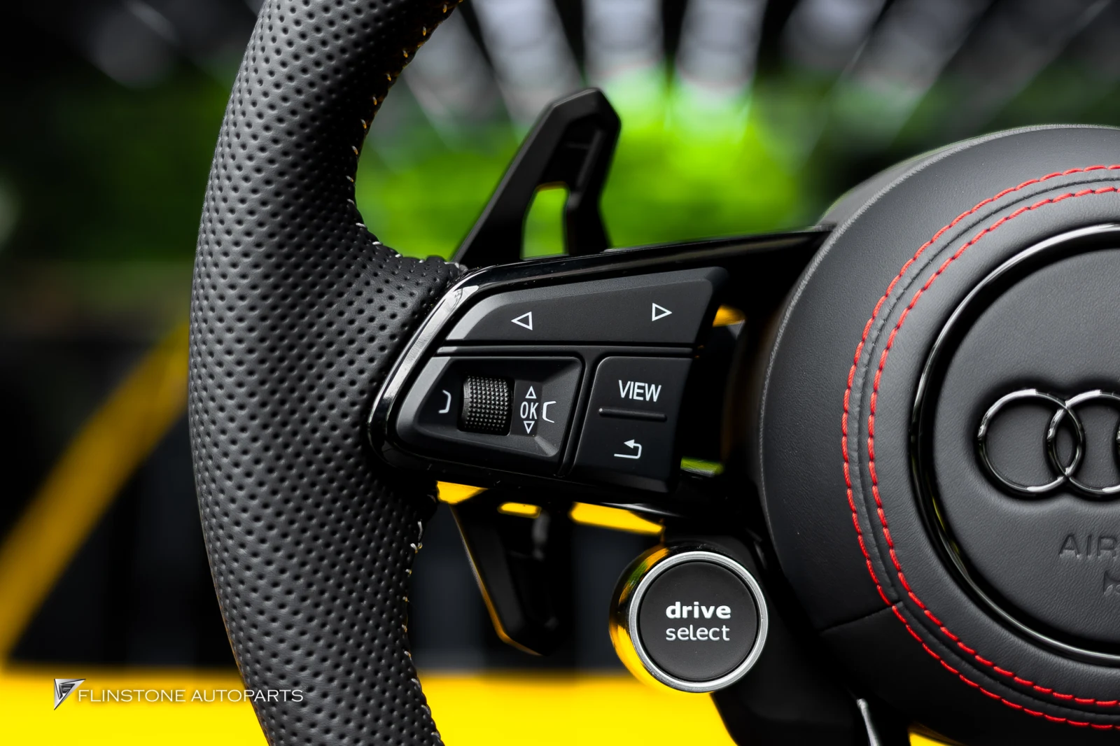 AUDI TT MK3 เปลี่ยนพวงมาลัยสปอร์ต มีปุ่มปรับโหมดและปุ่มสตาร์ท