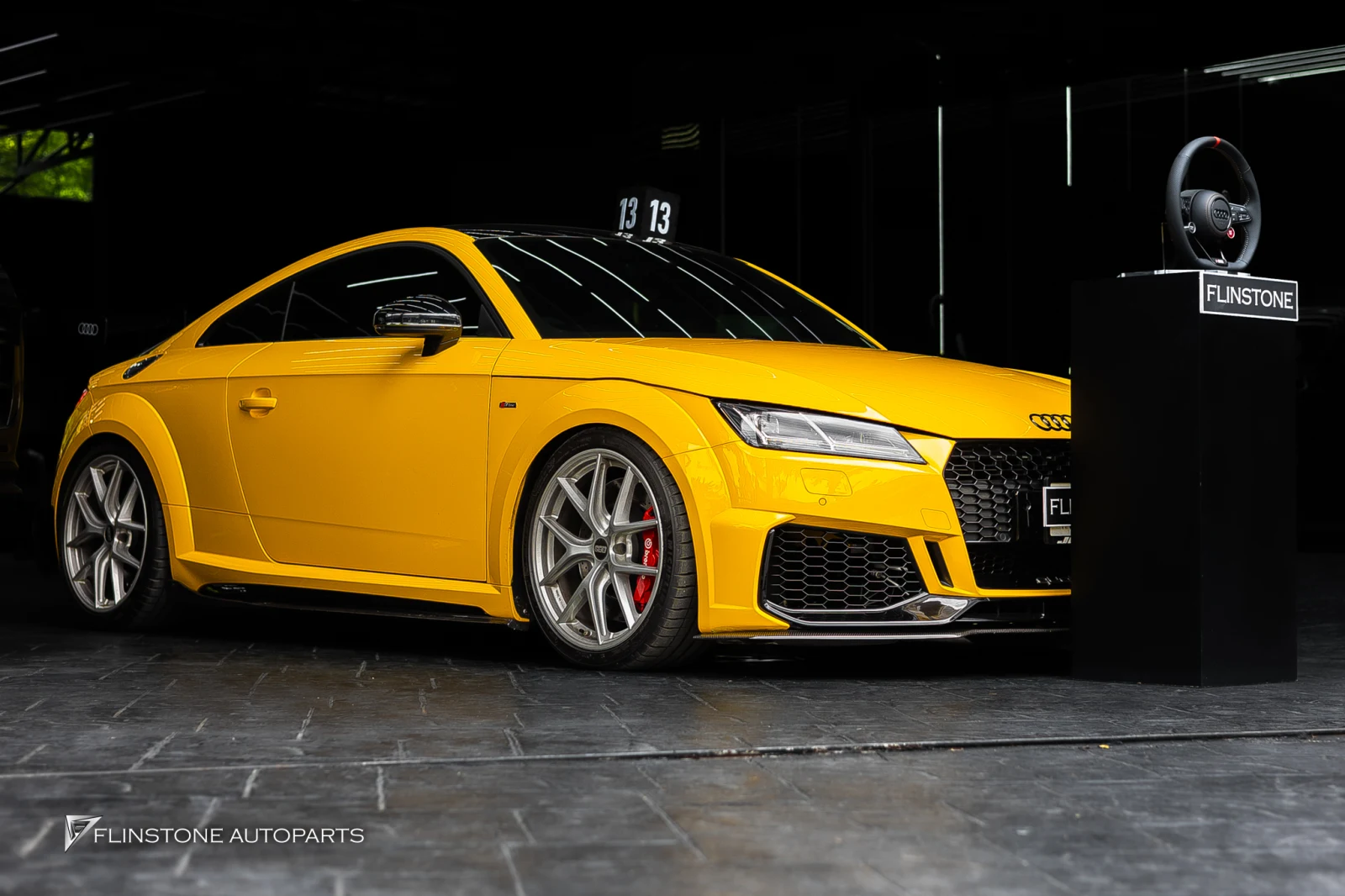 AUDI TT MK3 เปลี่ยนพวงมาลัยสปอร์ต มีปุ่มปรับโหมดและปุ่มสตาร์ท