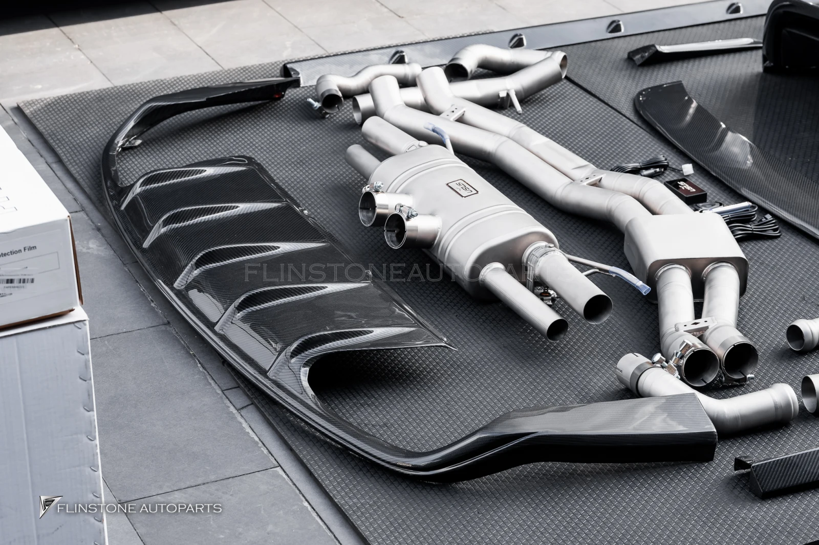 BENTLEY Bentayga chose a carbon parts kit from USUS Autoclave
