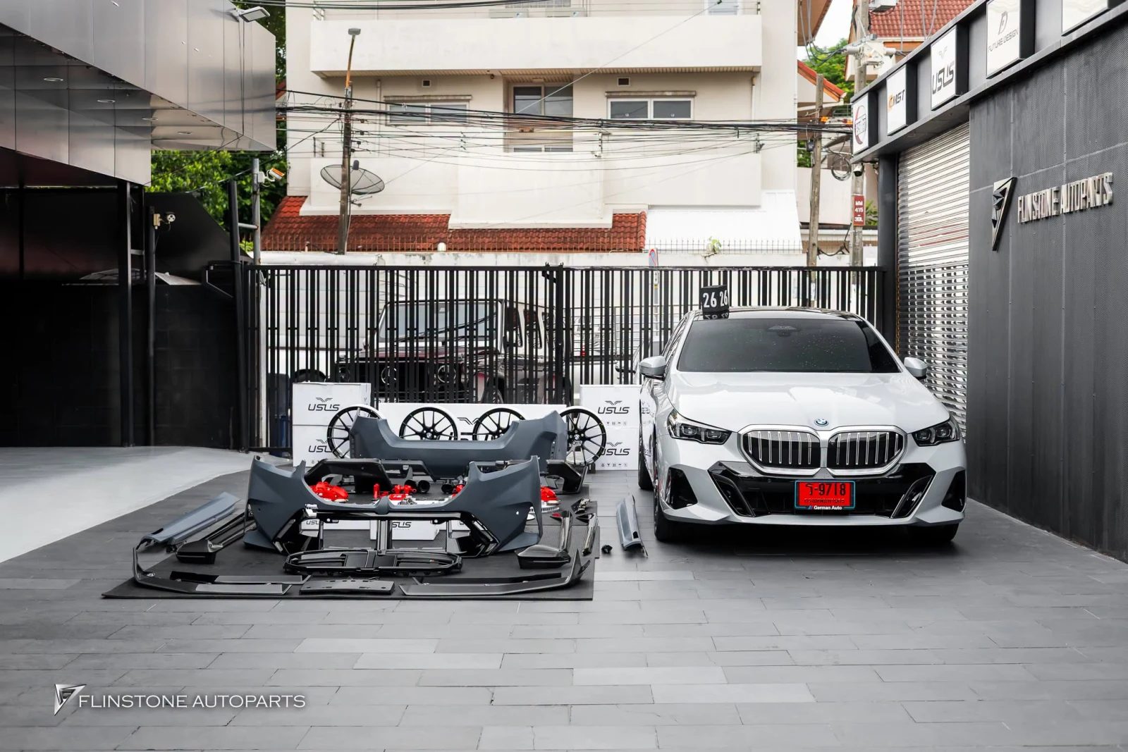 BMW i5 G60 准备安装全车套件，款式为 G90 M5
