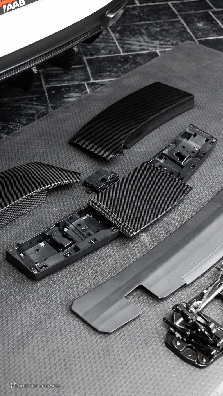 Carbon Rear Spoiler installation TURBO for PORSCHE 971 Panamera