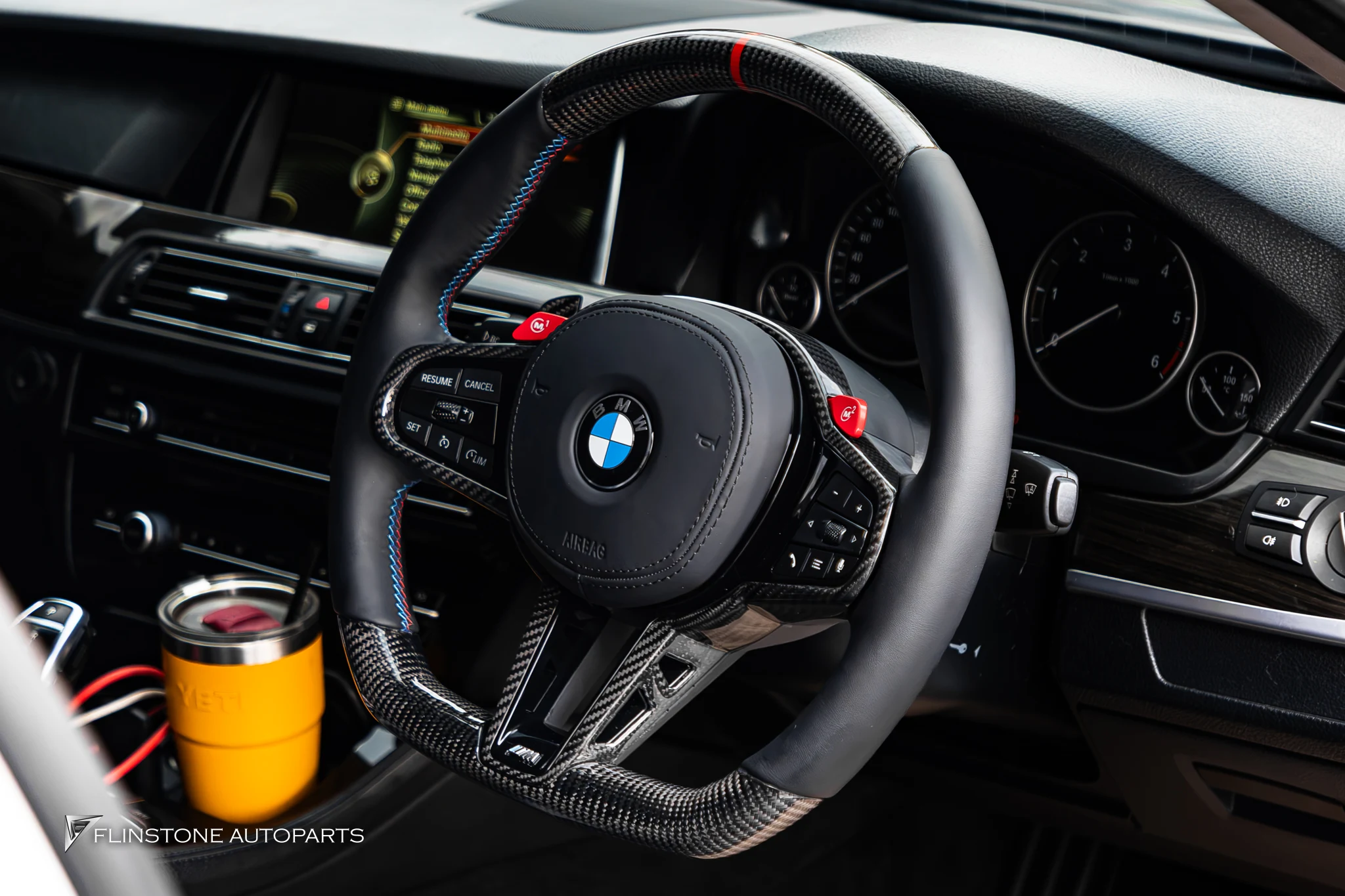 BMW F10 Series 5 เปลี่ยนพวงมาลัยทรงล่าสุดของ BMW