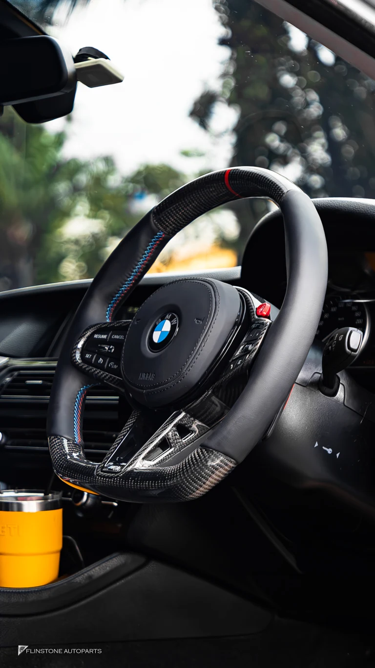 BMW F10 Series 5 方向盘更换为最新款，来自 BMW