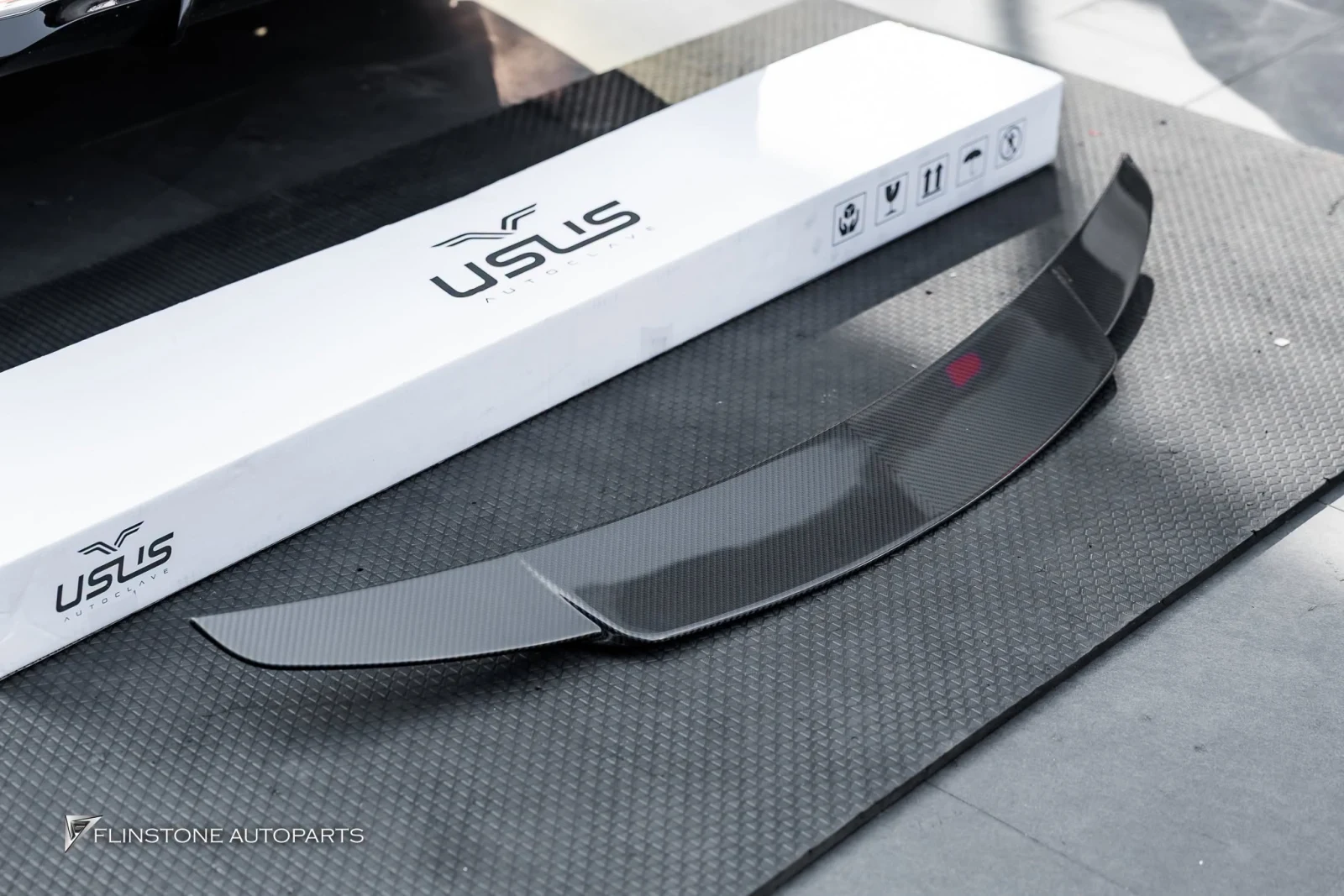 carbon rear spoiler fitted from USUS Autoclave for W223 S-Class