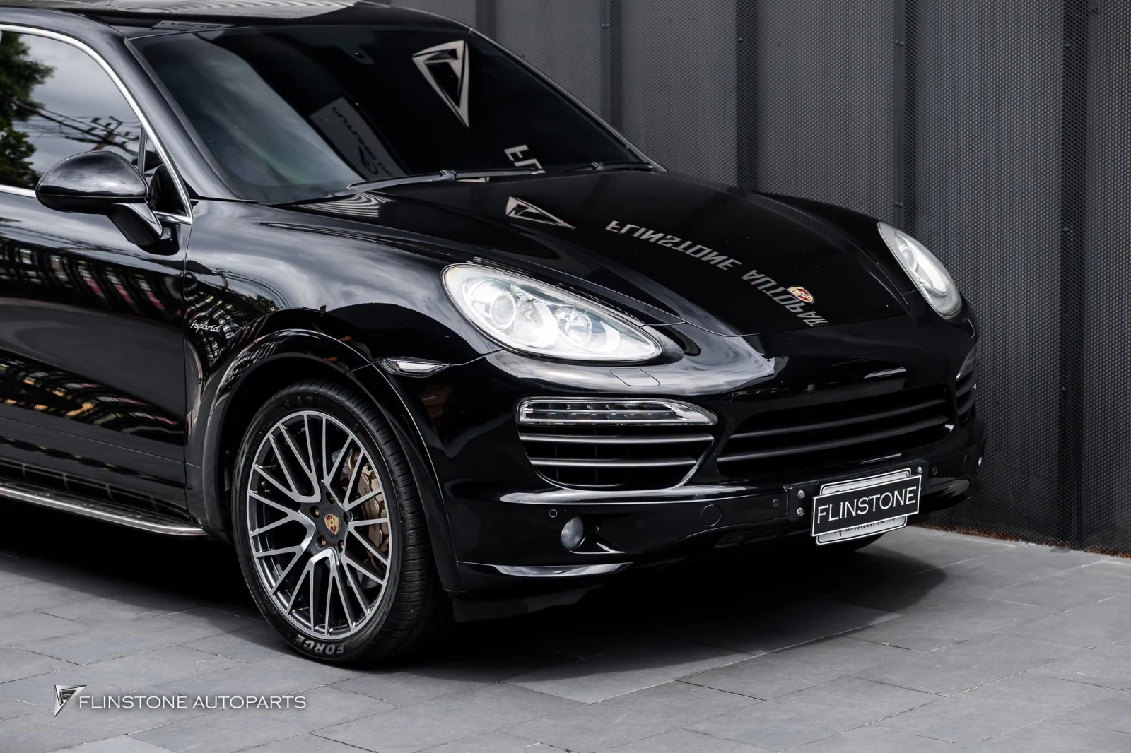PORSCHE Cayenne 958 更换特别定制的锻造轮毂