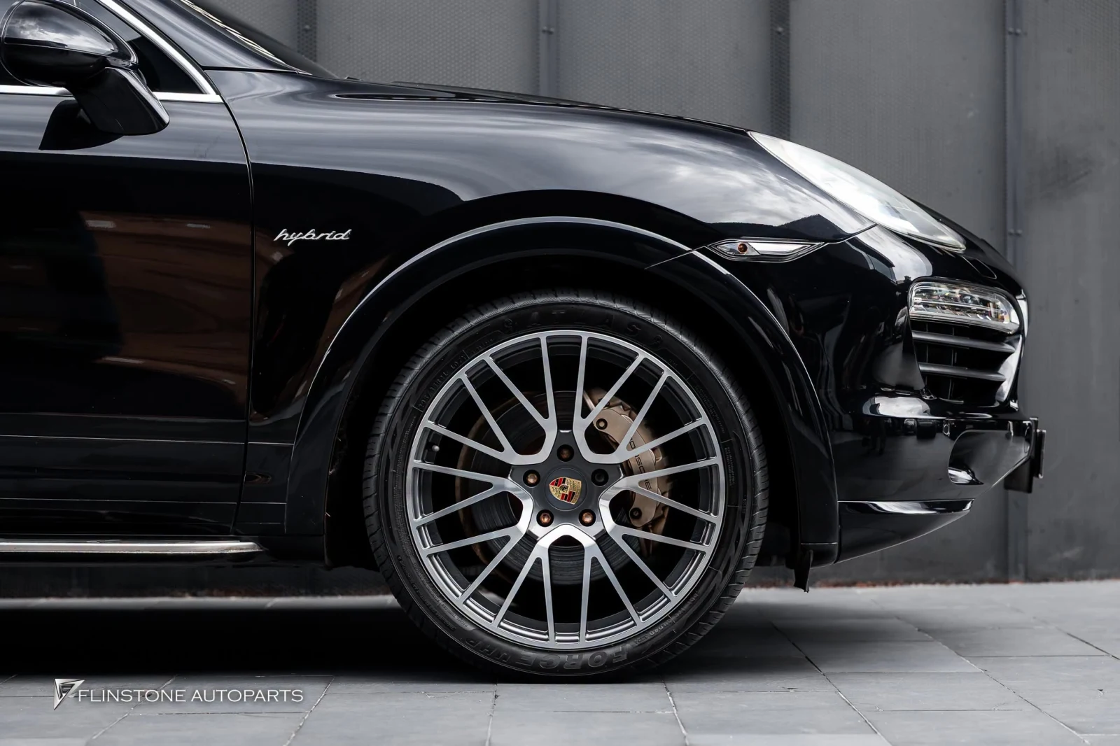 PORSCHE Cayenne 958 更换特别定制的锻造轮毂