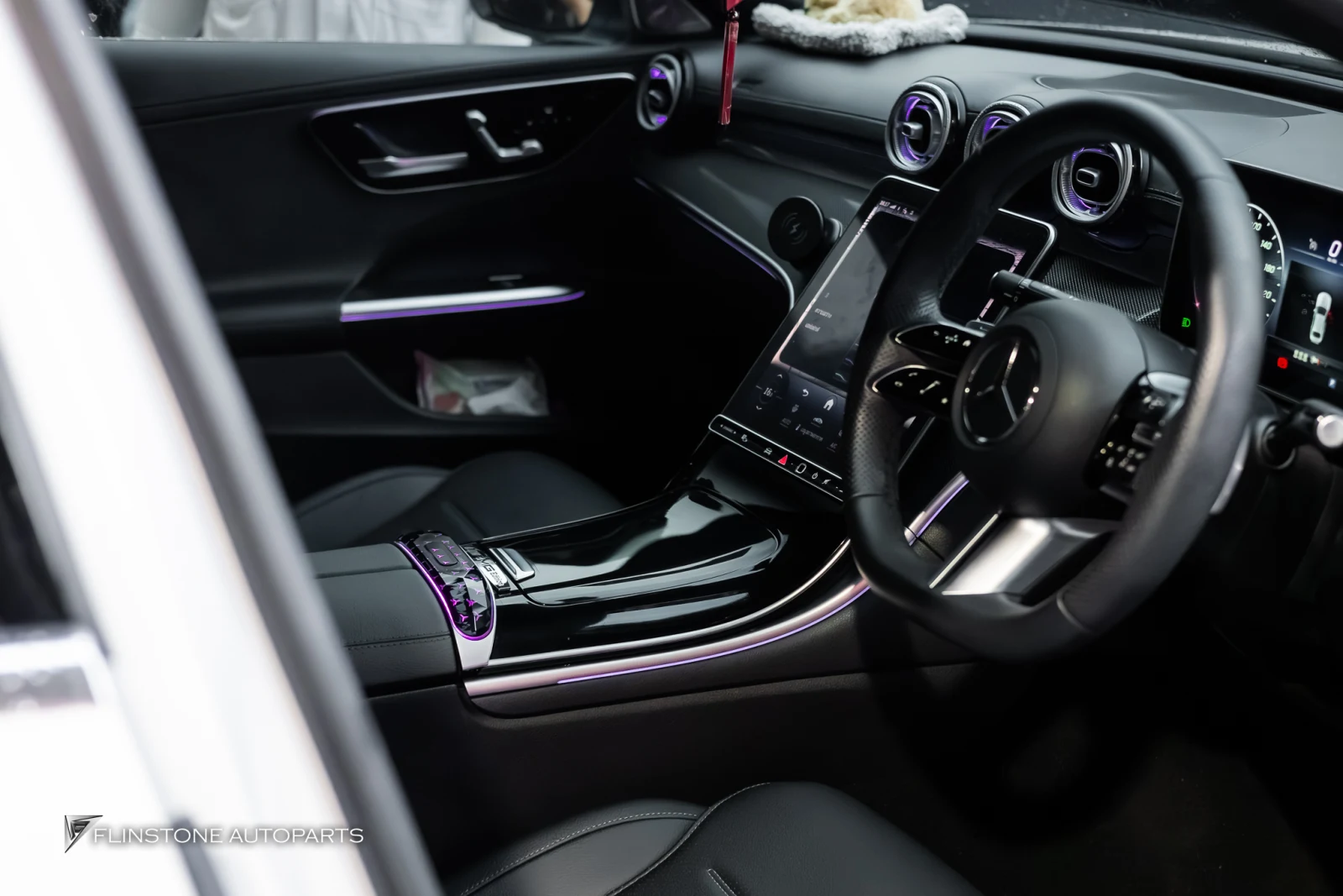 W206 C-Class centre console buttons changed to crystal Star Light