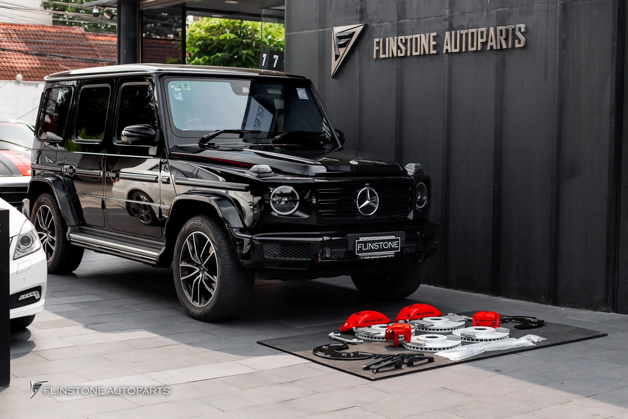 W464 G-Class ชุดเบรค G63 AMG สีแดง พร้อมมือจับประตู KEYLESS