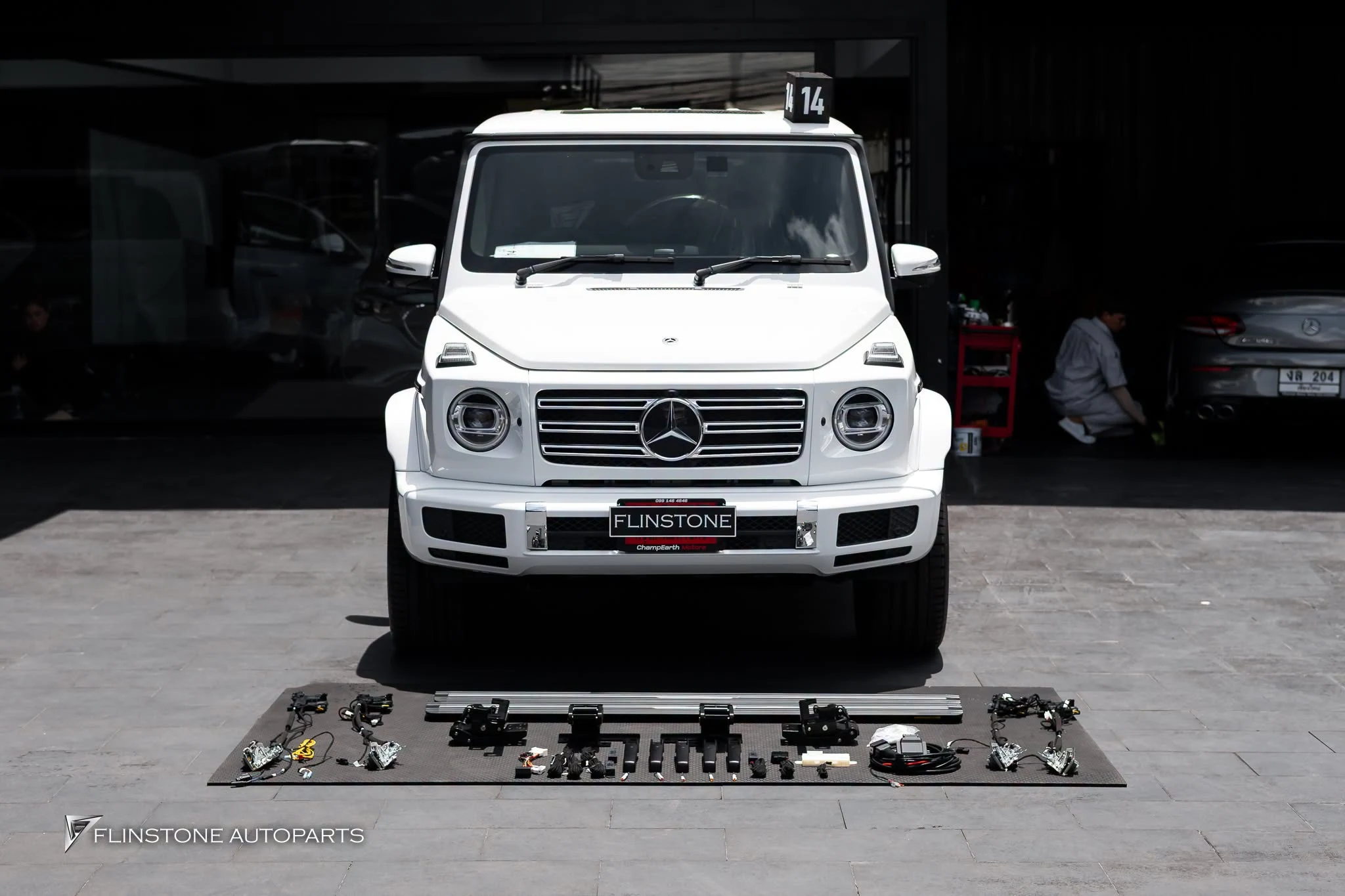 G-Class ติดตั้งบันไดข้างอัตโนมัติ Softclose และ KEYLESS