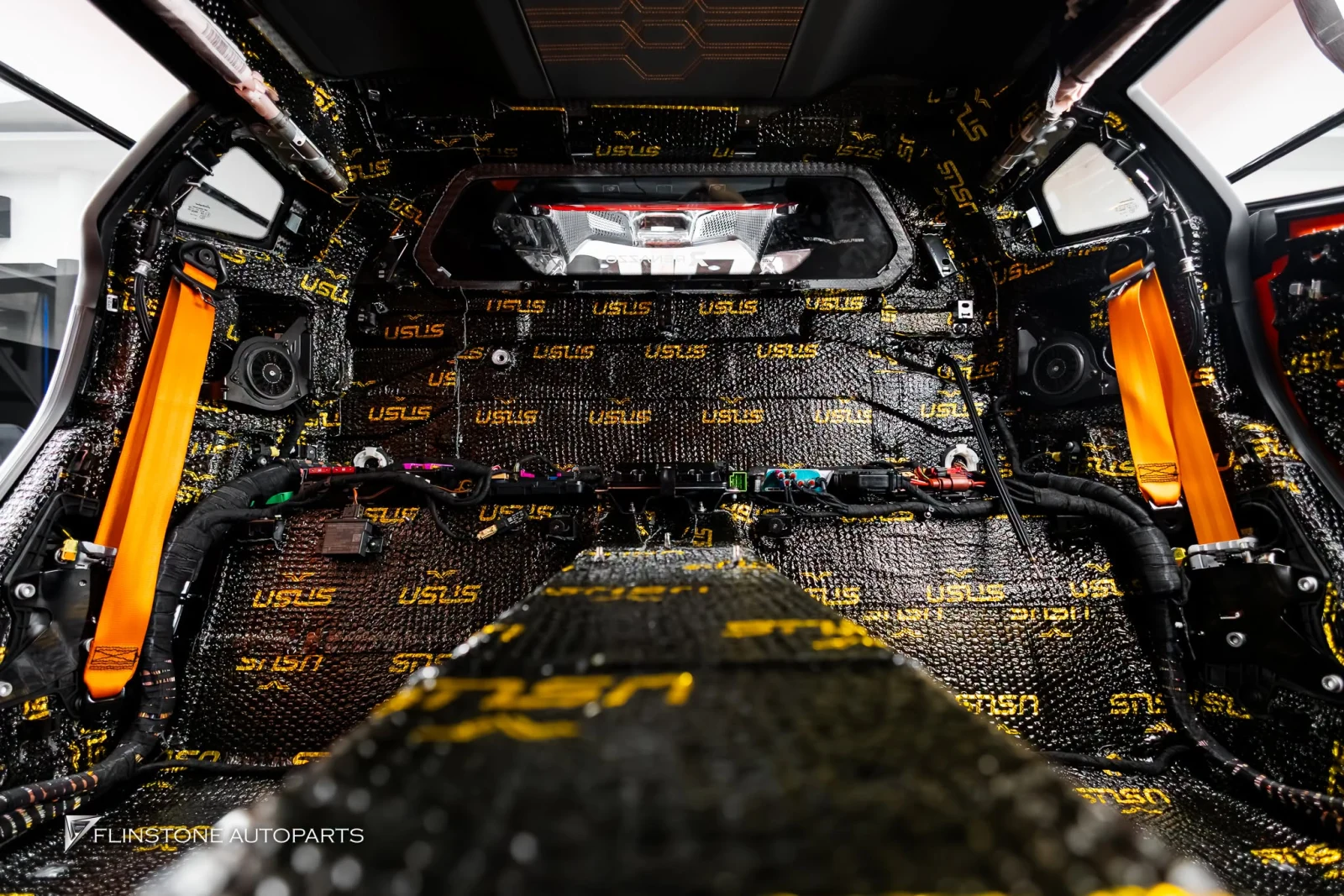 LAMBORGHINI Revuelto ติดแผ่นแดมป์กันเสียง — ผลงานติดตั้งจริงที่ Flinstone Autoparts