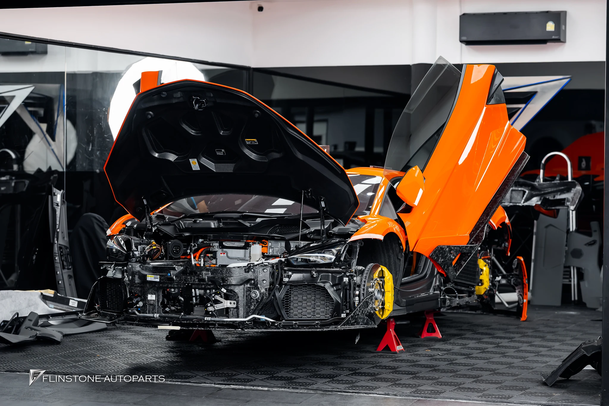 LAMBORGHINI Revuelto ชุดแต่งรอบคัน — ผลงานติดตั้งจริงที่ Flinstone Autoparts