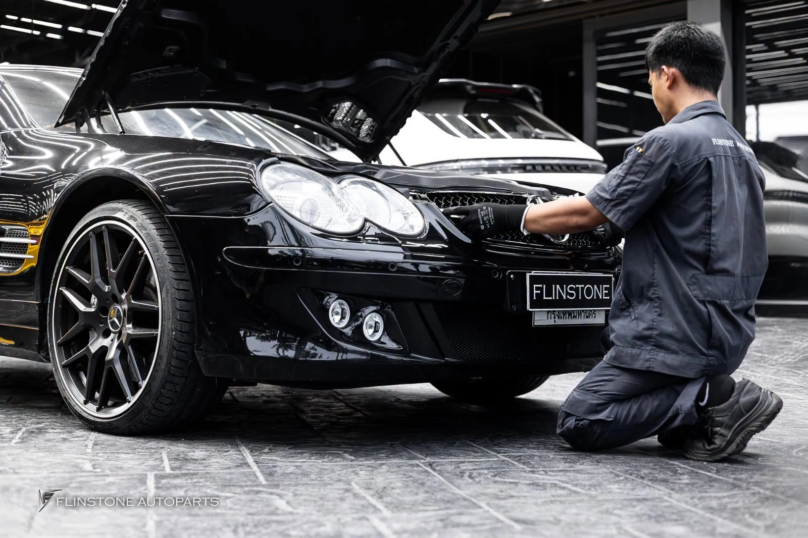 พา R230 SL-Class เข้ามากระจังหน้า — เคสจริงจากหน้าร้าน Flinstone Autoparts