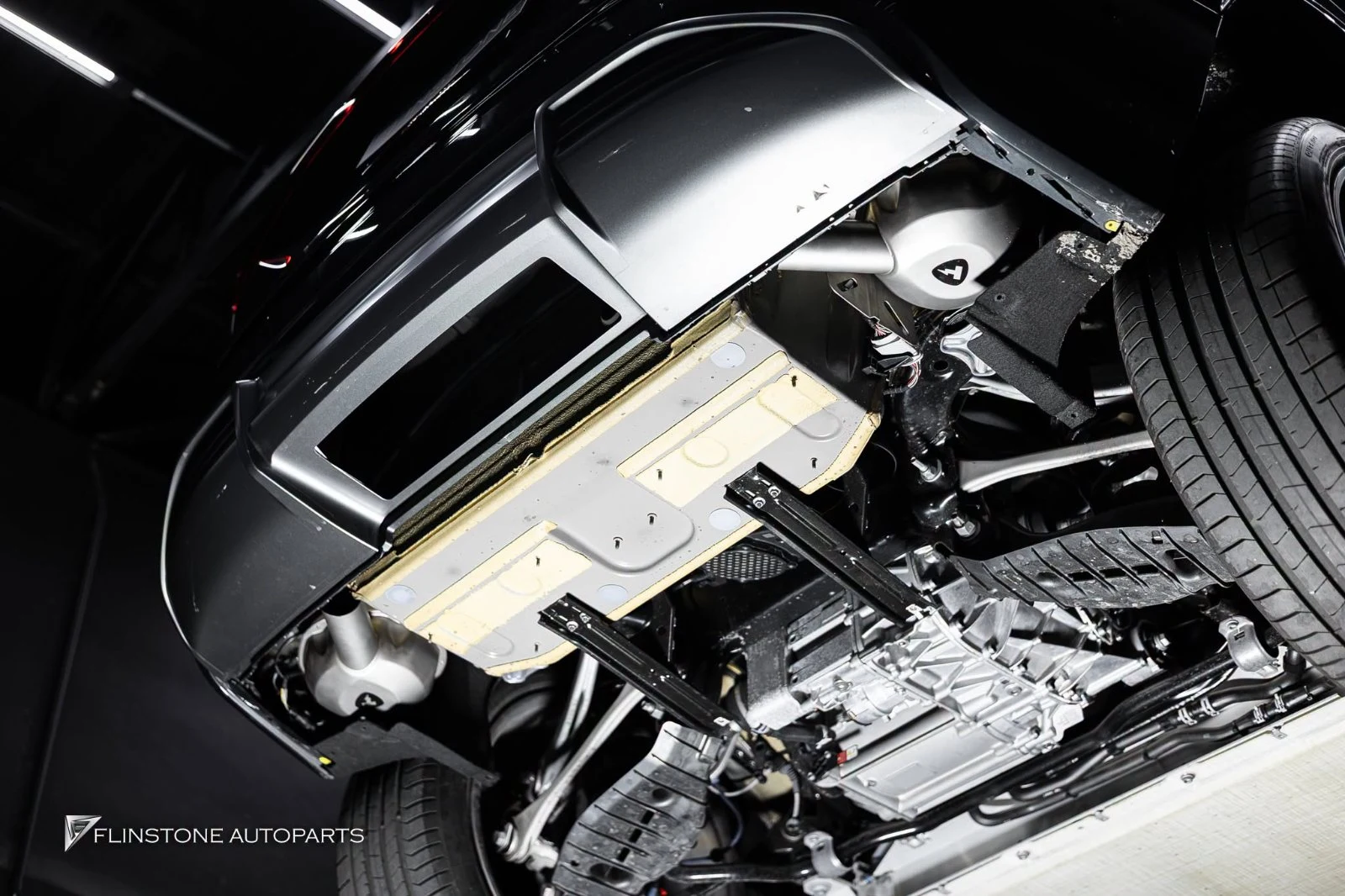 AUDI Q6 E-Tron เปลี่ยนชุดท่อ ที่ Flinstone Autoparts — รีวิวงานจริงพร้อมภาพทุกขั้นตอน