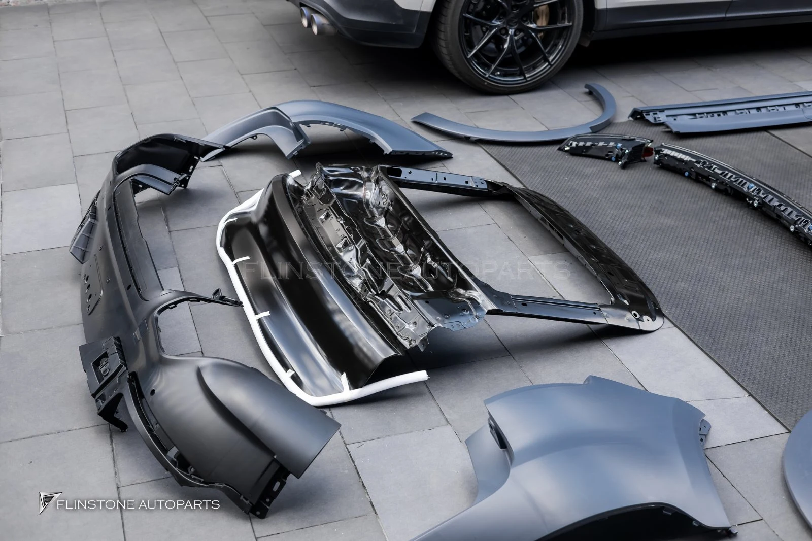 พา PORSCHE Cayenne E3 เข้ามาตกแต่งและอัปเกรดออปชัน — เคสจริงจากหน้าร้าน Flinstone Autoparts