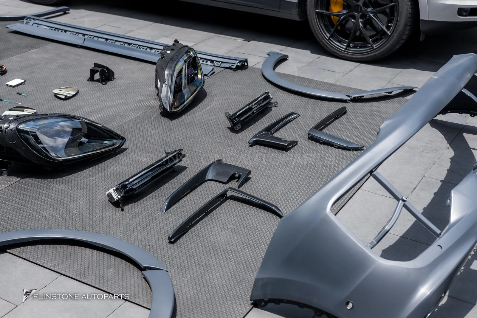 พา PORSCHE Cayenne E3 เข้ามาตกแต่งและอัปเกรดออปชัน — เคสจริงจากหน้าร้าน Flinstone Autoparts
