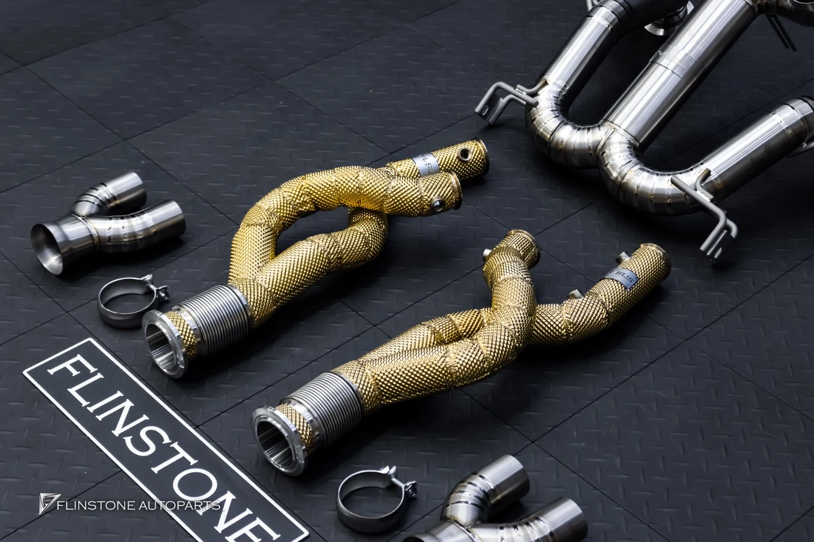 LAMBORGHINI Revuelto เปลี่ยนชุดท่อ ที่ Flinstone Autoparts — รีวิวงานจริงพร้อมภาพทุกขั้นตอน
