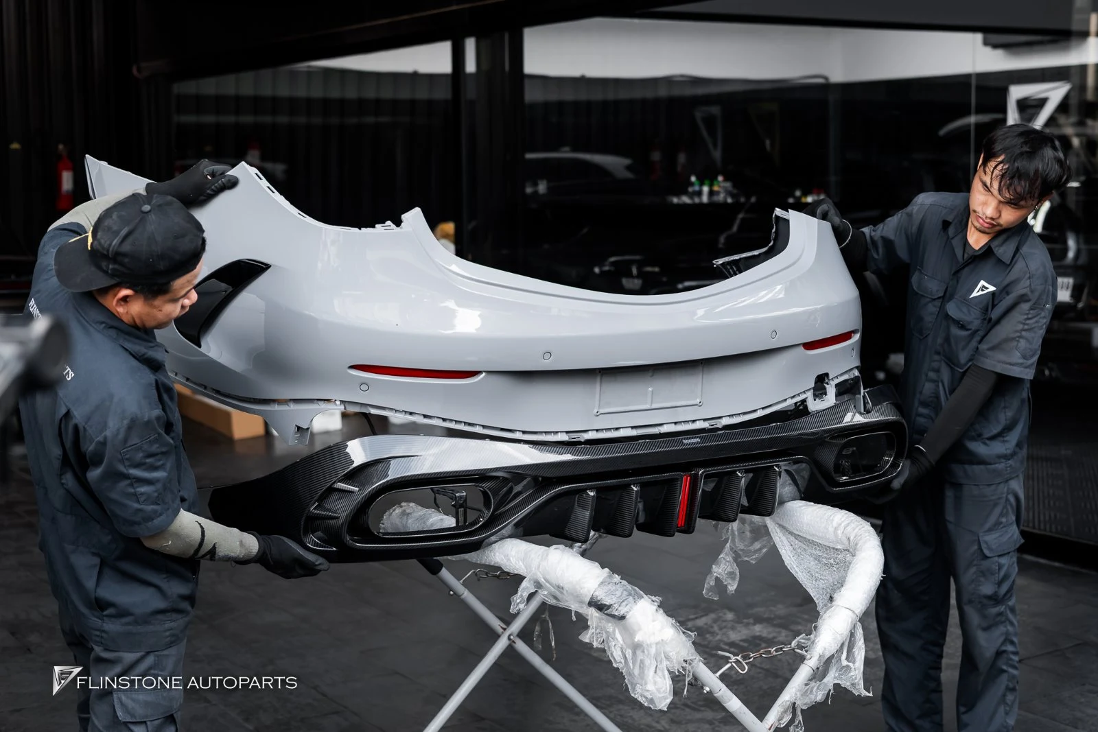 C236 CLE-Class Coupe เปลี่ยนชุดท่อ ที่ Flinstone Autoparts — รีวิวงานจริงพร้อมภาพทุกขั้นตอน