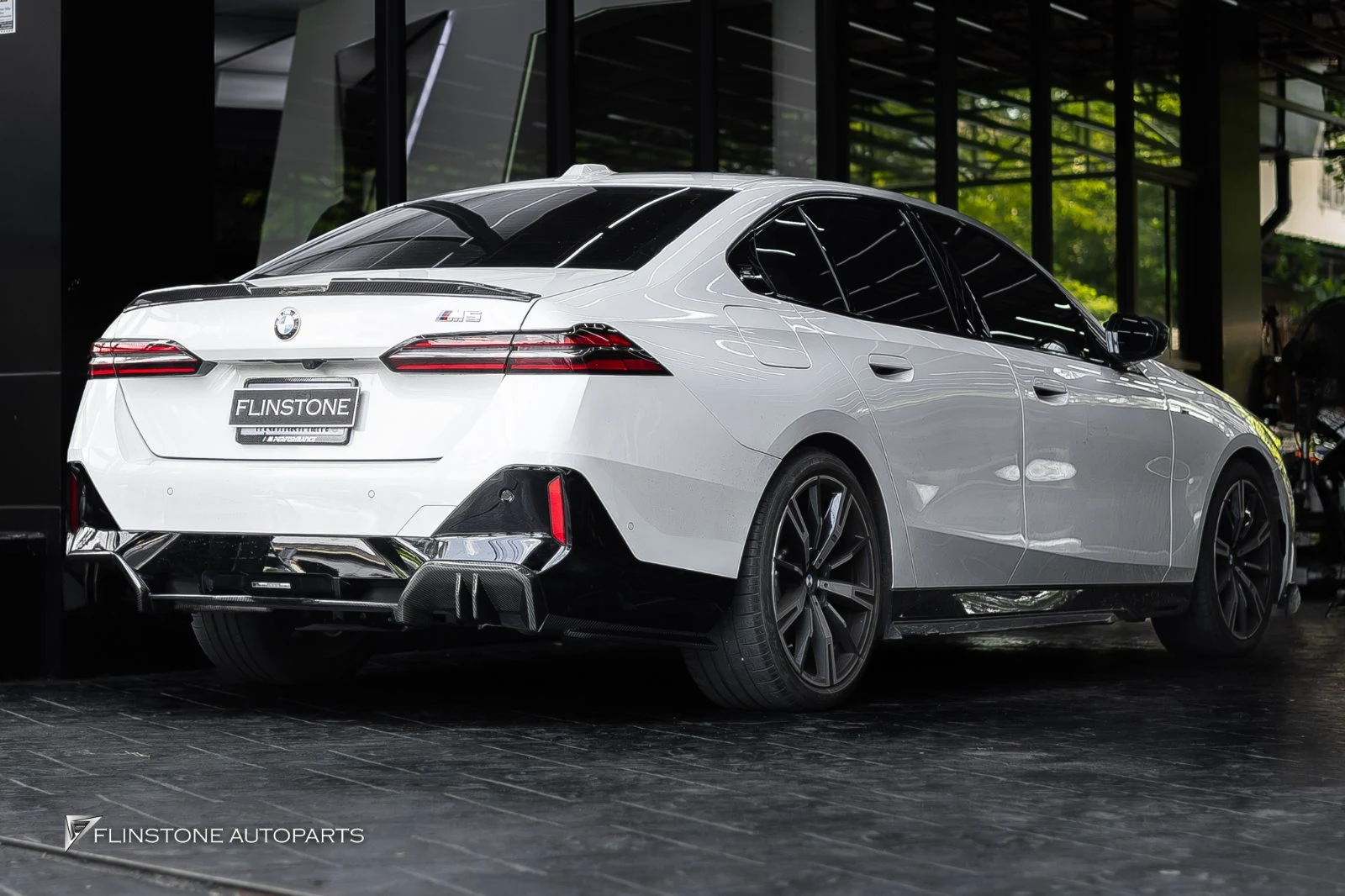 BMW i5 G60 ดิฟฟิวเซอร์ท้าย — ผลงานติดตั้งจริงที่ Flinstone Autoparts