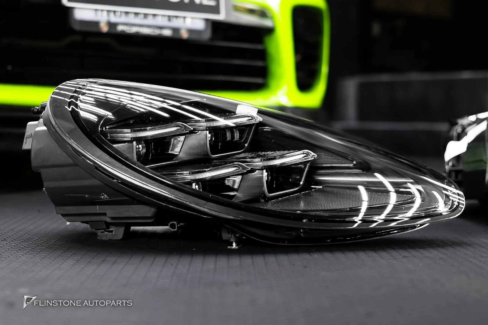 พา PORSCHE 970 Panamera เข้ามาเปลี่ยนไฟหน้า — เคสจริงจากหน้าร้าน Flinstone Autoparts