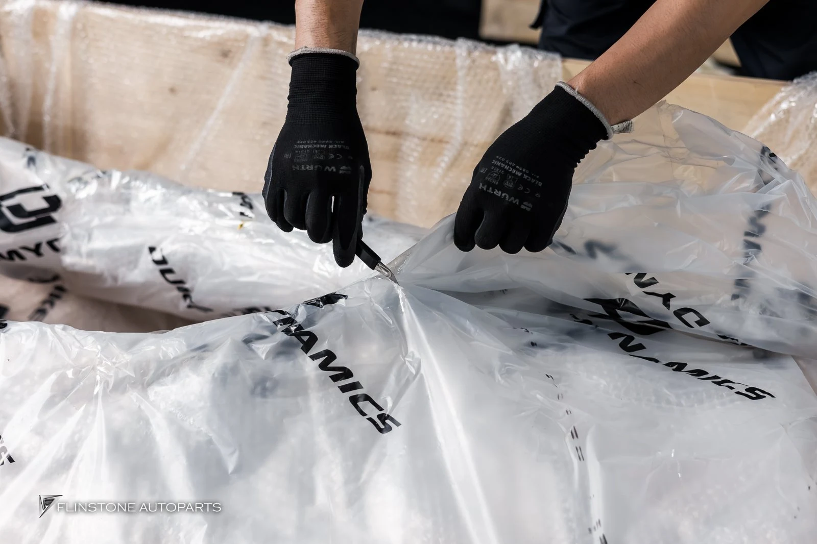 งานชุดแต่งรอบคันให้ LAMBORGHINI Revuelto ที่ Flinstone Autoparts — ดูของจริงก่อนตัดสินใจ
