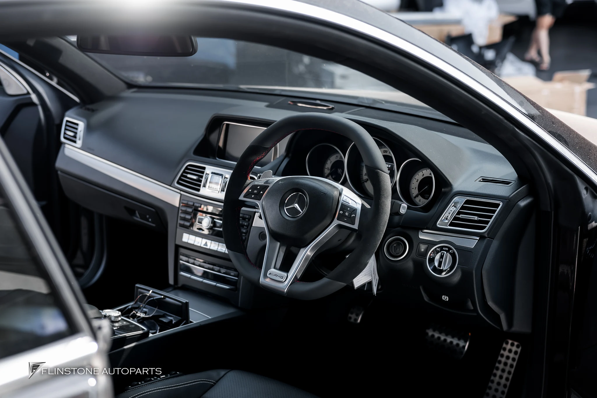 W207 E-Class Coupe Custom AMG Steering Wheel — ผลงานติดตั้งจริง