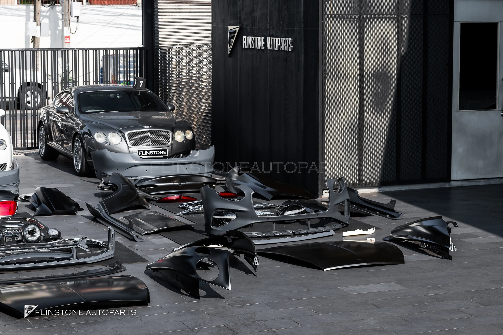 งานเปลี่ยนโฉมให้ Bentley ที่ Flinstone Autoparts — ดูของจริงก่อนตัดสินใจ