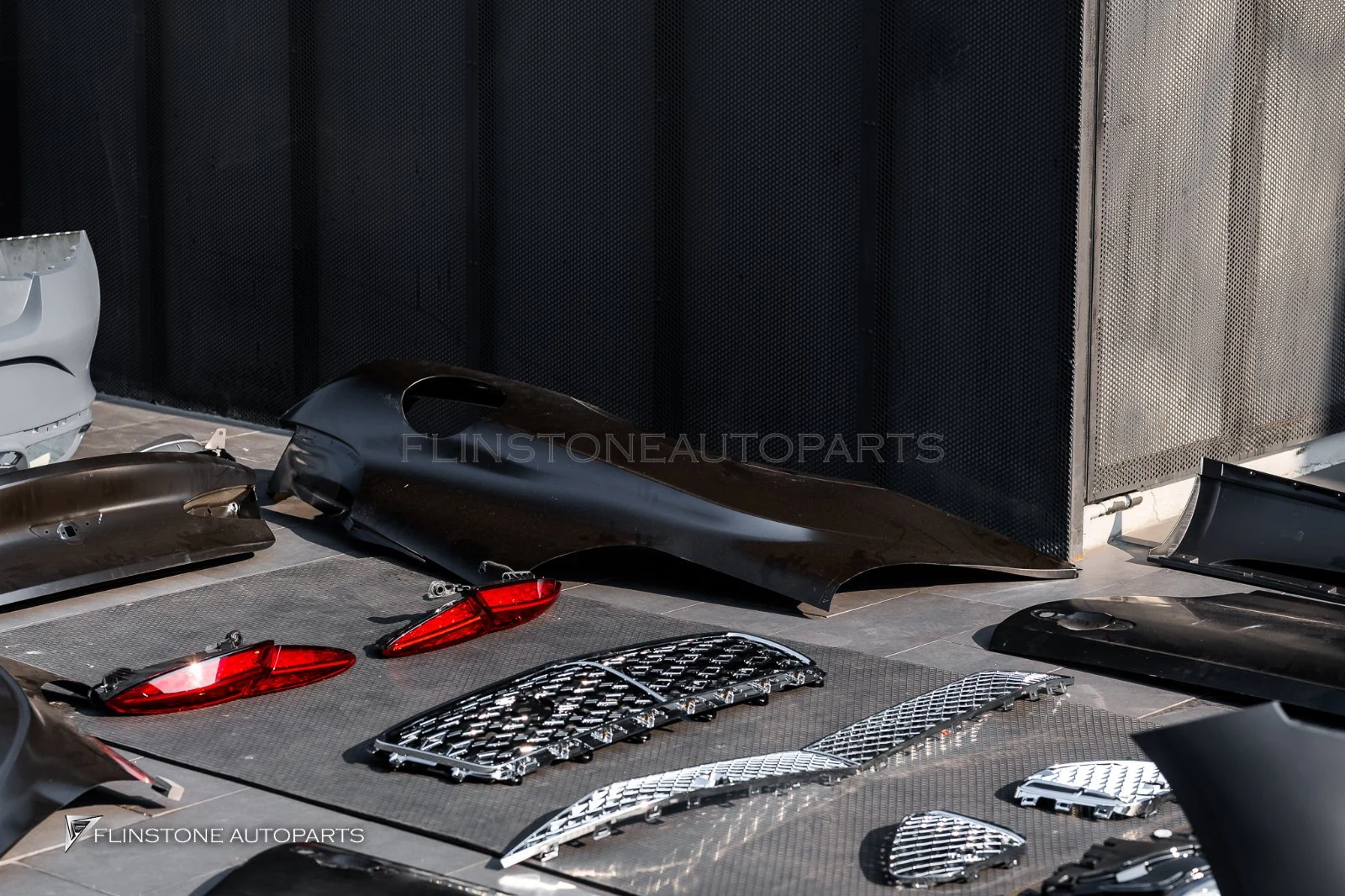 งานเปลี่ยนโฉมให้ Bentley ที่ Flinstone Autoparts — ดูของจริงก่อนตัดสินใจ
