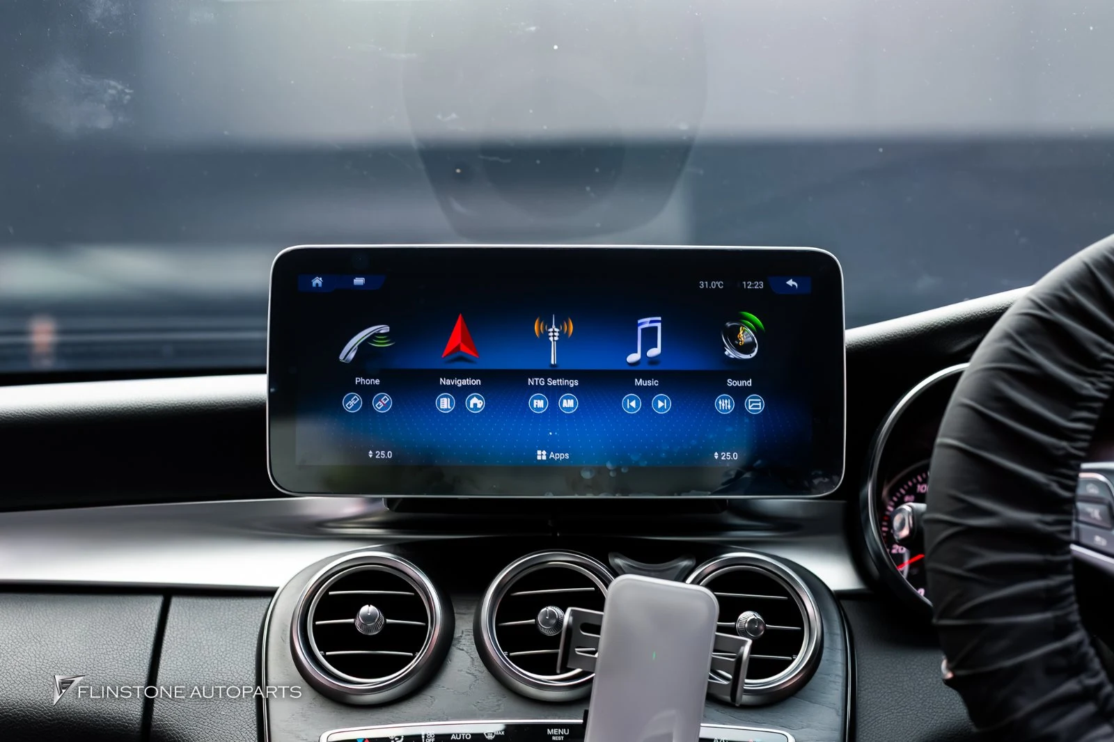 งานอัปเกรดจอให้ W205 C205 C-Class ที่ Flinstone Autoparts — ดูของจริงก่อนตัดสินใจ