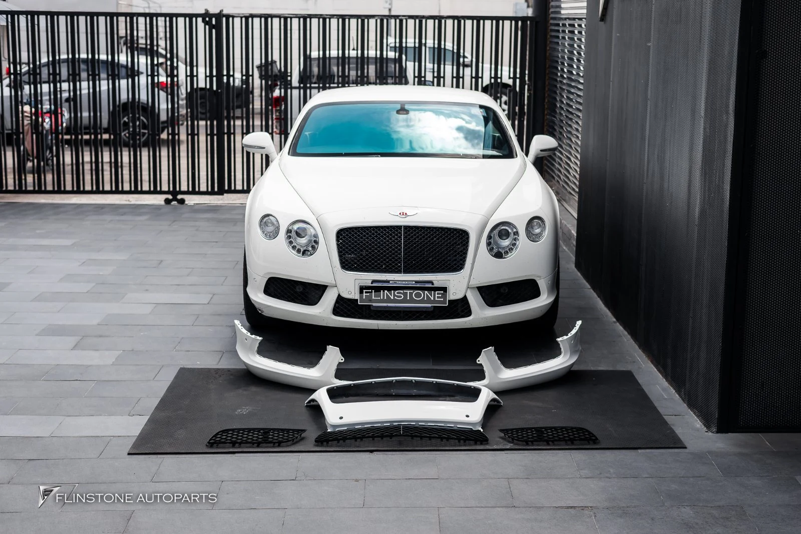 งานอัปเกรดจอให้ Bentley ที่ Flinstone Autoparts — ดูของจริงก่อนตัดสินใจ