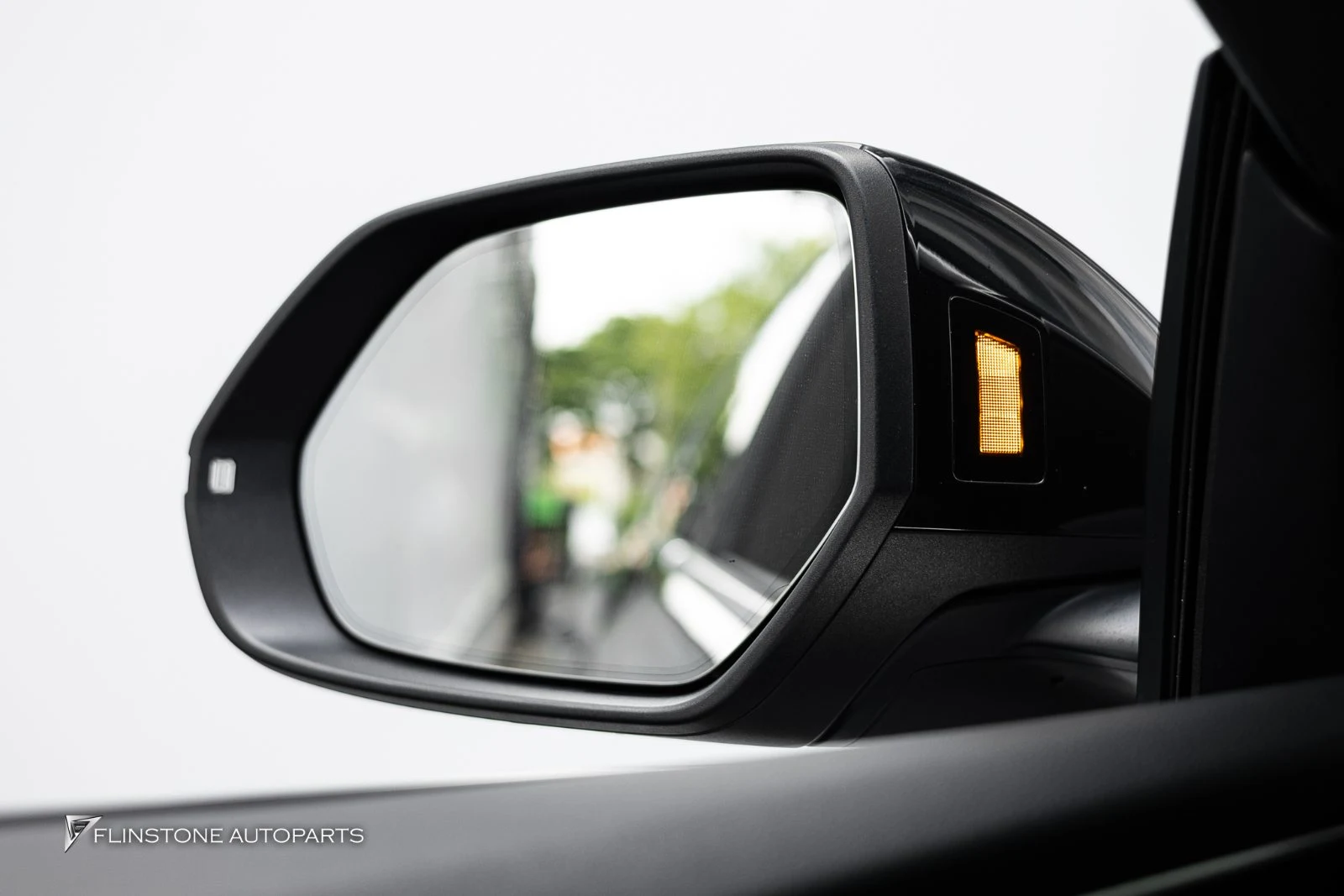 AUDI Q8 เปลี่ยนกระจังหน้า — ผลงานติดตั้งจริงที่ Flinstone Autoparts