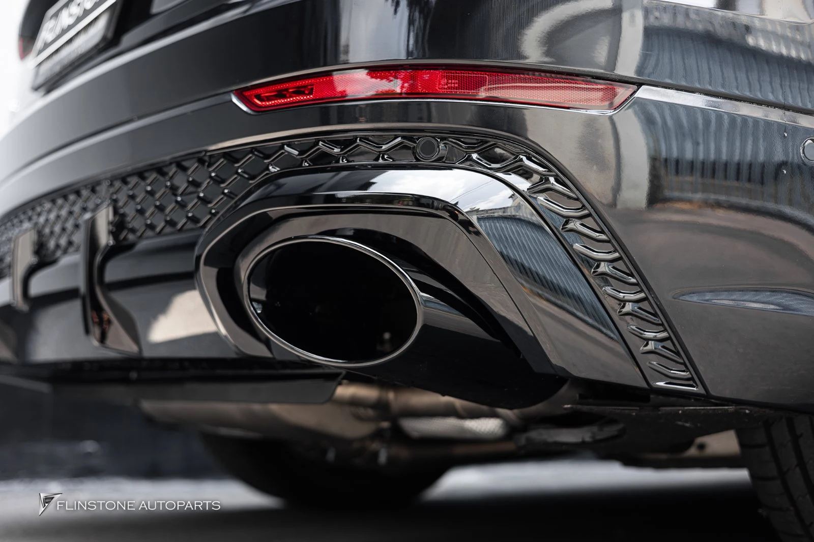 AUDI Q8 เปลี่ยนกระจังหน้า — ผลงานติดตั้งจริงที่ Flinstone Autoparts
