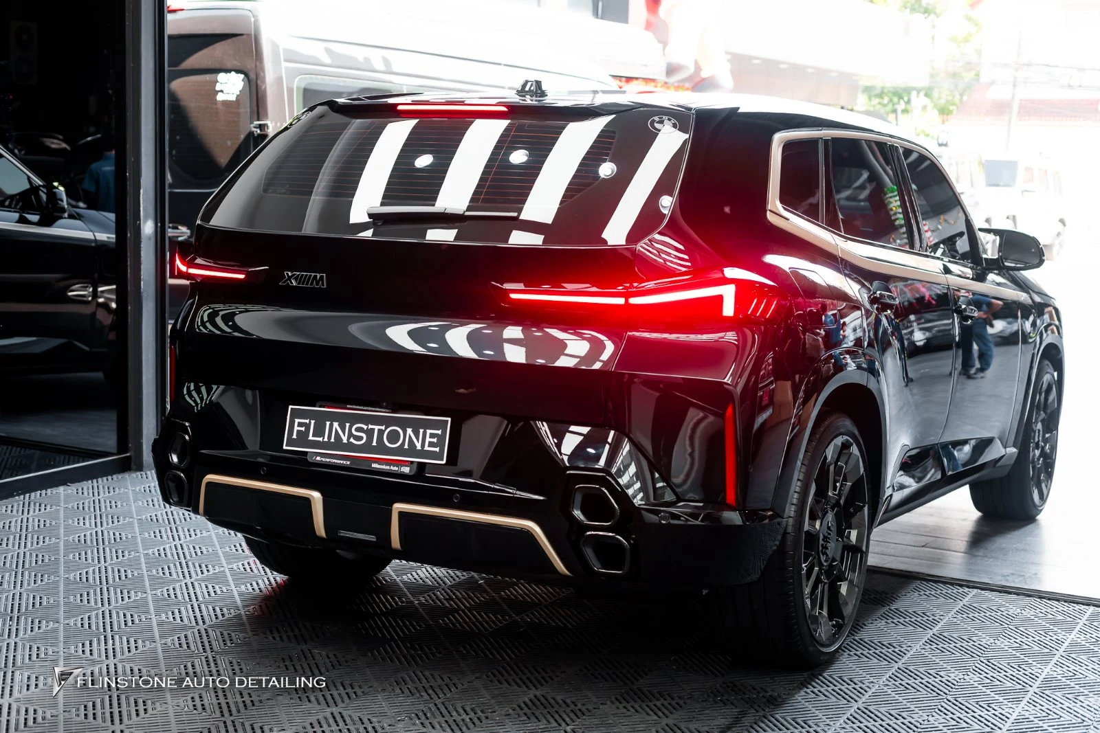 งานติดฟิล์มกันรอยให้ BMW XM G09 ที่ Flinstone Autoparts — ดูของจริงก่อนตัดสินใจ