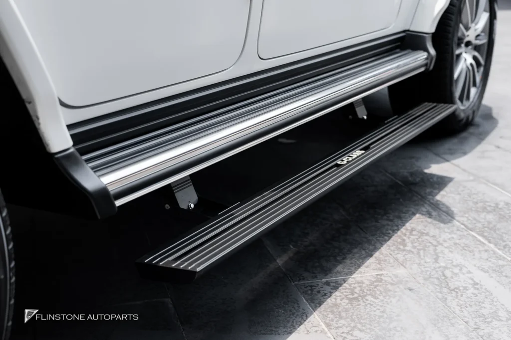 Mercedes-Benz G-Class บันไดไฟฟ้า