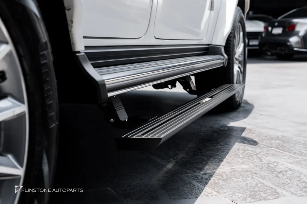 Mercedes-Benz G-Class บันไดไฟฟ้า