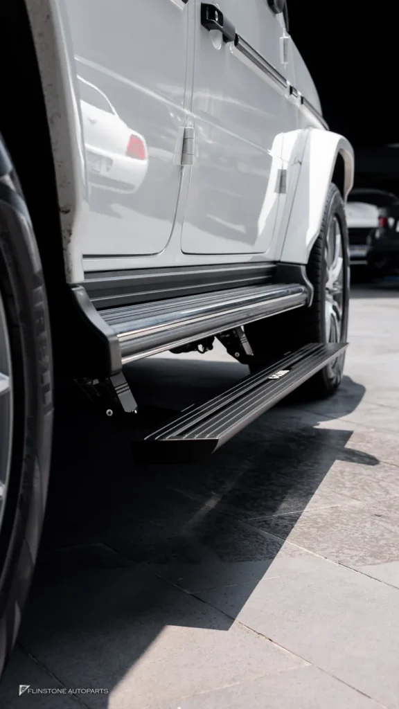 Mercedes-Benz G-Class บันไดไฟฟ้า