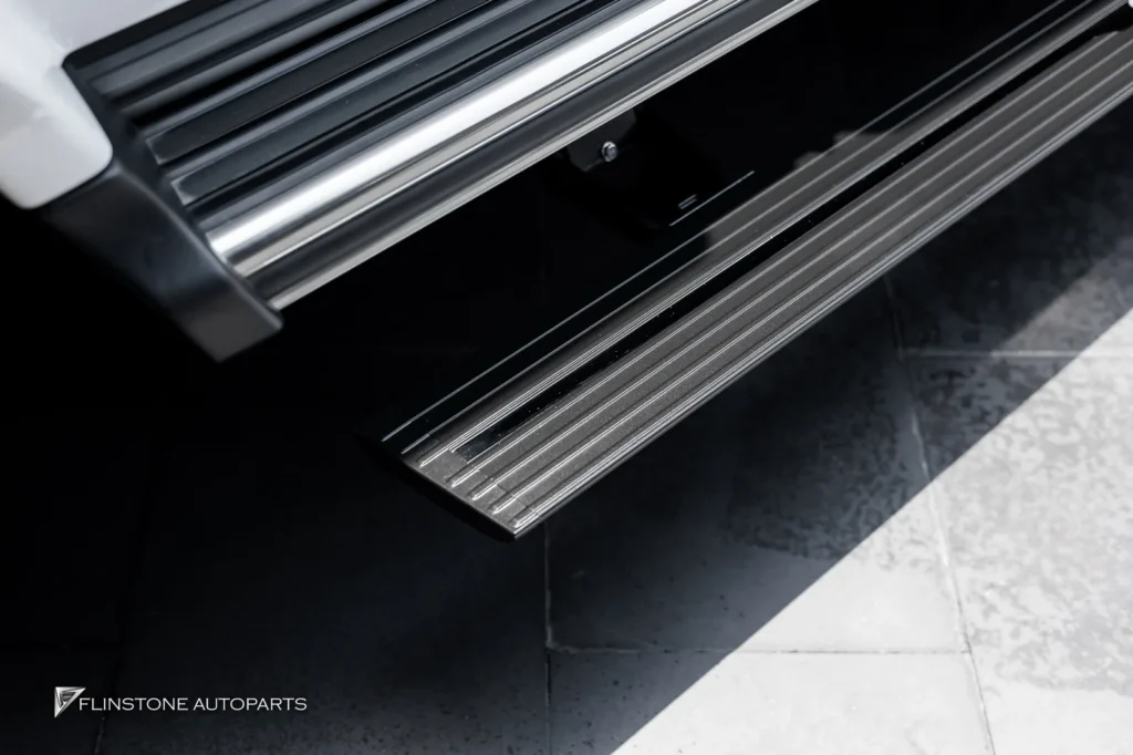 Mercedes-Benz G-Class บันไดไฟฟ้า