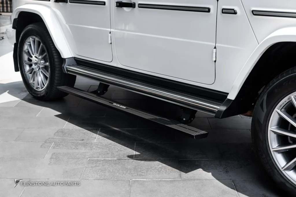 Mercedes-Benz G-Class บันไดไฟฟ้า