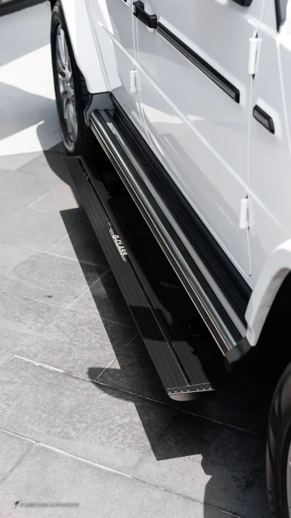 Mercedes-Benz G-Class บันไดไฟฟ้า