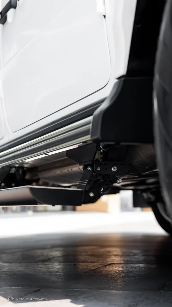 Mercedes-Benz G-Class บันไดไฟฟ้า